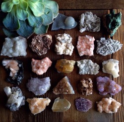 mineraliety:  @sacraluna is having a giveaway. We love her photos!! #dolomite #spiritquartz #malachite #whyiloveminerals