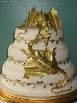 deducecanoe:  cakesbeyondbelief:  Dragon wedding cake  Done my wedding wrong. Obviously. 