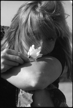 misanthrope1993:    Linda in Scotland, 1978. Happy Birthday, Linda McCartney! 