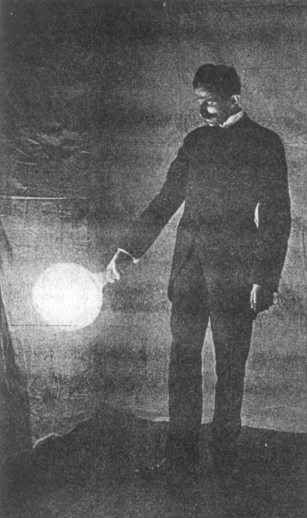 dpowersinc: markoberposts: drnikolatesla: Nikola Tesla lighting a disconnected vacuum bulb of 1,500 