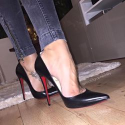 ffcubanheel:  kriss9909:Love Loubs!I would love to luv those loubatouns 👠❤️💋