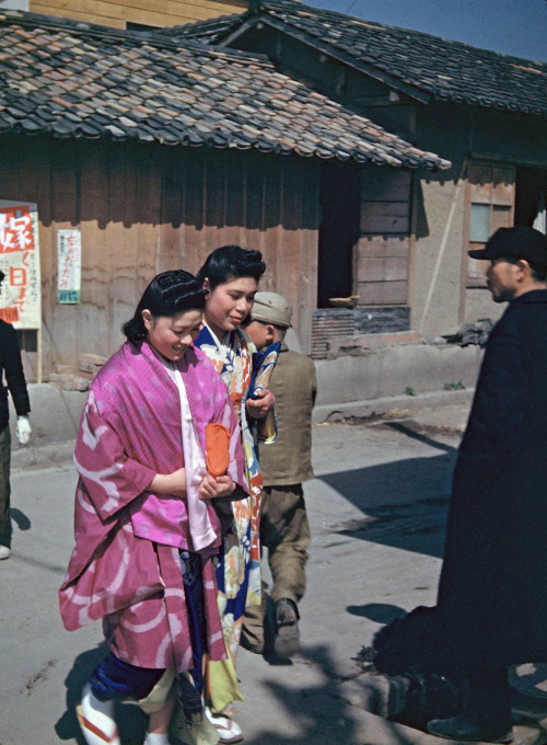 Street scenes of Japan in the late 1940s