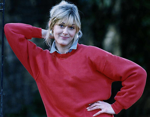 sasstermasters-quarter:Sarah Lancashire in -even if it’s a solid 20 years ago- a pretty cool o