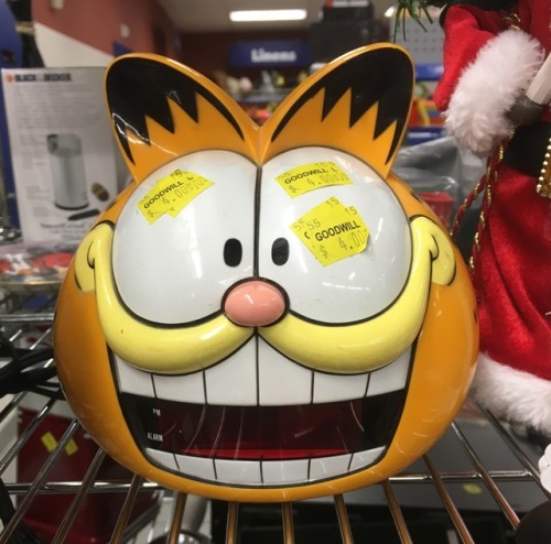 Oh, would you look at the time! It’s already Garfield’s gaping maw o-clock.