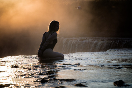 Waterfall bondageWatch full set | Watch all gifs  | Watch full videos | Support more proje