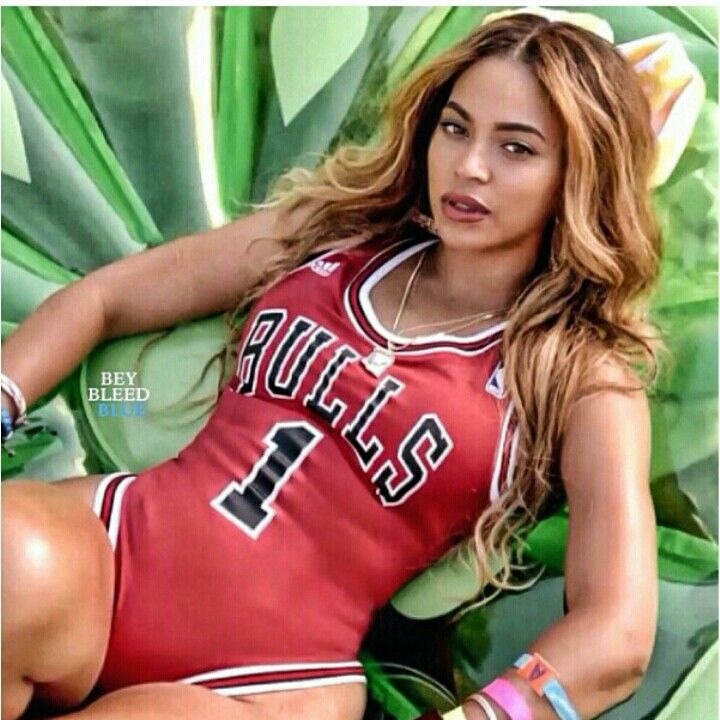 blackwomenincostume:  @jillyanais as Beyoncé 👱🏽‍♀️
