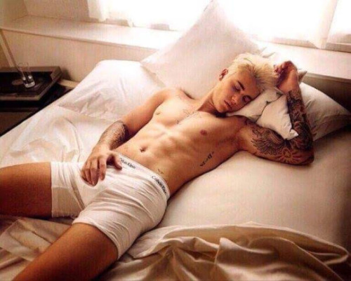 celebundiedrawer:  Bieber truly can rock boxer-briefs.