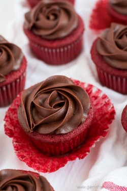 ugly–cupcakes:    chocolate rose red velvet