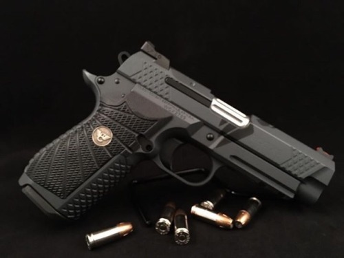 ineversurrender: Wilson Combat EDC X9 Black &amp; Grey