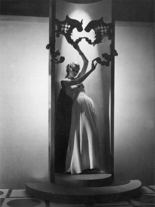 ladybegood: Dress by Chanel and jewellery by Boucheron photographed by Horst, 1937