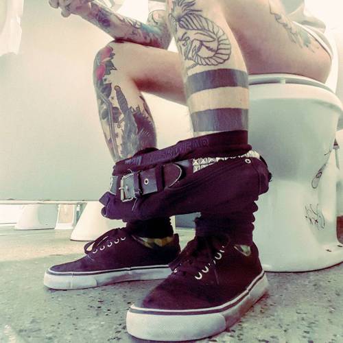 W.Chelfie XV.the end is near. #tattoos #toilet #wc #wchelfie #gangsta #yolo #omg #social #toiletof