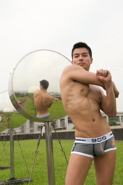 eastern-asylum:  ASIAN ECSTASY — mirror! mirror! Who’s the best of them all!