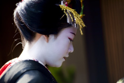 geisha-kai:  maiko Manaha by ONIHIDE on Flickr