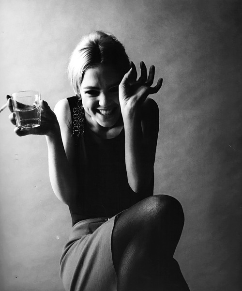 decadesfashion: Edie Sedgwick photographed by Jerry Schatzberg, NYC (1966).