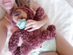 brattylittlestonerprincess:  🐾I always share my paci wiff Mr. GRIZZELY bear hehee🐾