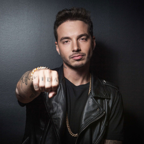 J Balvin (cantante colombiano)Watch: “Mi gente” (feat. Willy William) on YouTube