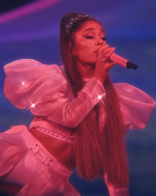  ✧･ﾟ sweetener world tour  ✧･ﾟ 