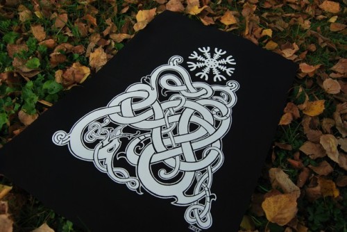 dun-scathach: New design available on etsy as backpatch or t-shirt! “An ægishjálm I bore up before a