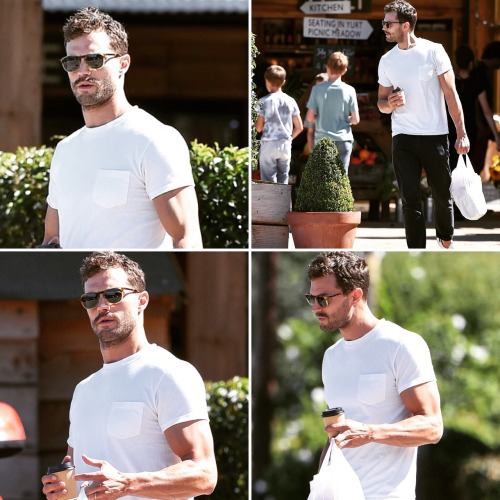 New HQ pictures of Jamie spotted in Cotswolds (UK) yesterday added in the gallery: www.jamie-