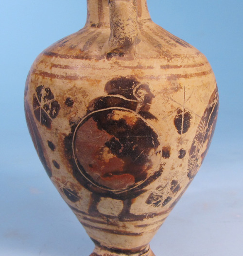 rodonnell-hixenbaugh:Corinthian Amphoriskos: HoplitesAn ancient Corinthian amphoriskos with a scene 