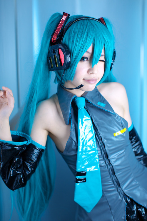 Vocaloid - Miku Hatsune (Dai) 1-2