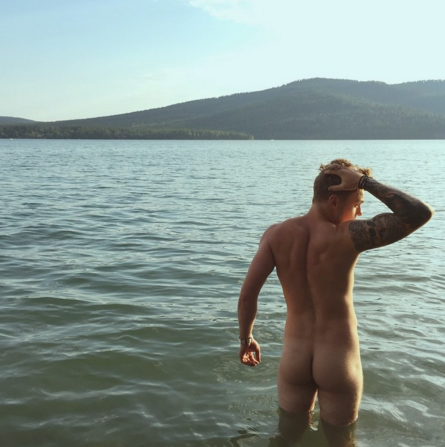 amazingmalenudity:    Gus Kenworthy   