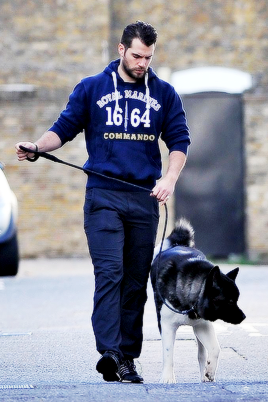 conquerandestroy:  amancanfly:  Henry Cavill was seen walking with his buddy Kal