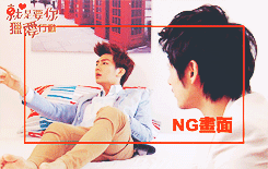 xsweetwhispers:  Aaron’s 2013 drama | 就是要你愛上我 ♥ Just You ⇢ bts » aaron feels ‘naked’ (//･_･//)  Aaron: “Return me my blanket! *hits bed* You’re meant to leave it behind! *hits bed again & dies from loling*”