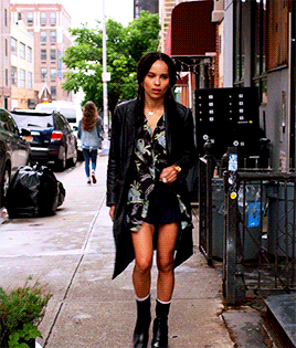 berlin1991:gretagerwisg:Zoë Kravitz’s outfits in High Fidelity I do not understand why this is a thi