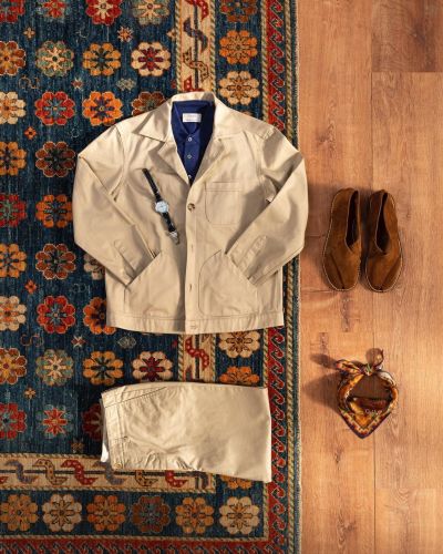Our 3PB is a smarter take on a trucker jacket. We made it in a beige cotton that is reminiscent of WWI fatigues. Since no wardrobe is complete without beige cotton trousers, the matching chinos are a versatile companion. Check out the link in our bio...