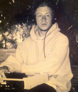 hiphopfightsback:  “The only time I felt like I was talking to God, was in my Walkman walking with Nas.” - Macklemore (age 18)  Only because I love Nas