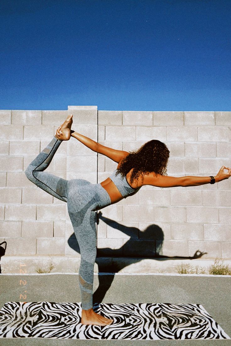 Yoga photography inspiration, dancers pose #yogaphotography