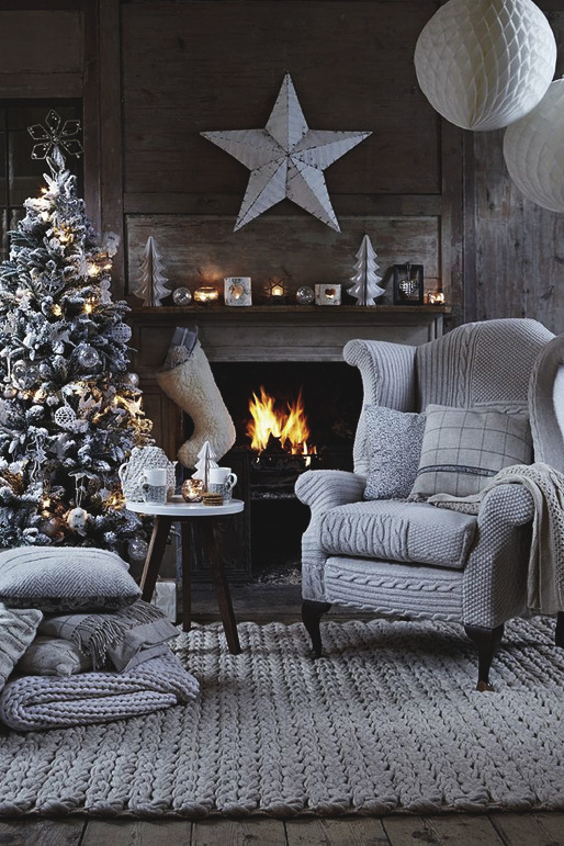 captvinvanity:  Grey Christmas Decorations 