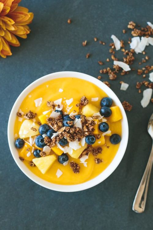 intensefoodcravings:  Mango Smoothie Bowl | Downshiftology