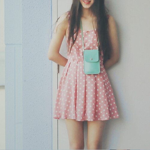 omgthatdressxx:  Awesomely cute polka dot dress for teen girls. 