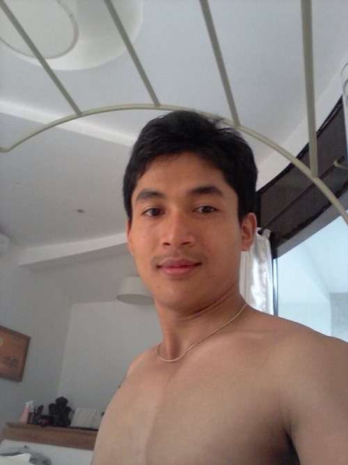 tong5: leemoomarato: Cute Cambodian guy just wants to show off his nice body ក្ដរ​ធំ​ណាស់​ម្នាក់​និង