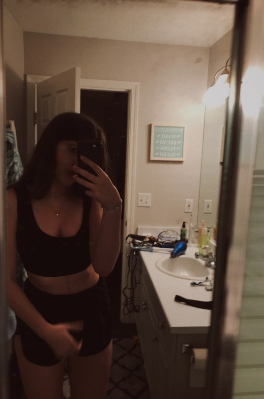 Mirror Selfies No Bra Mirror Selfies No Bra