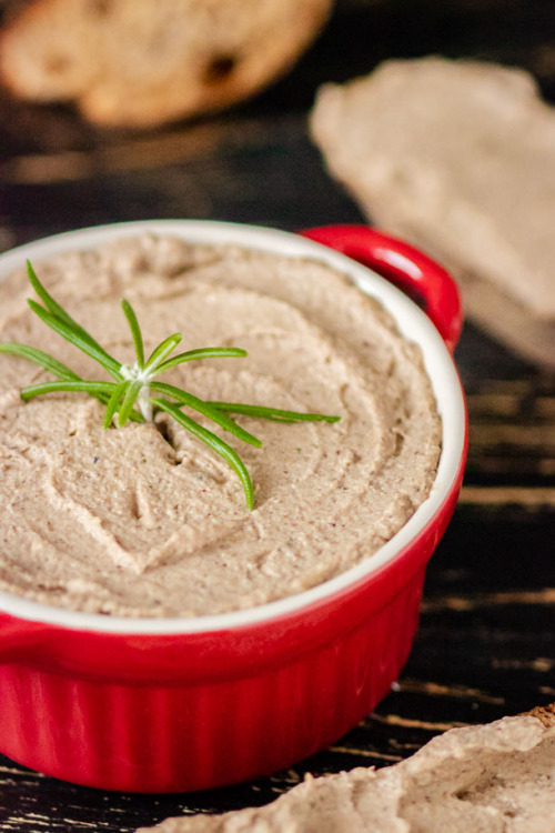 WALNUT, MUSHROOM AND SUNCHOKE PÂTÉ (VEGAN)