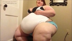 thegoodfeeder:2000 followers today it’s fucking crazy !  Send me message if you want ! Model : kellie kay SSBBW