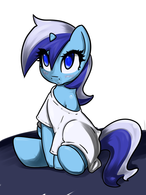 datdrunkpone:  songbirdthepony:  Hoodies Are So Two Months Ago by ACharmingPony  OMGOSH SO CUTE <3  CutieColgate! <3