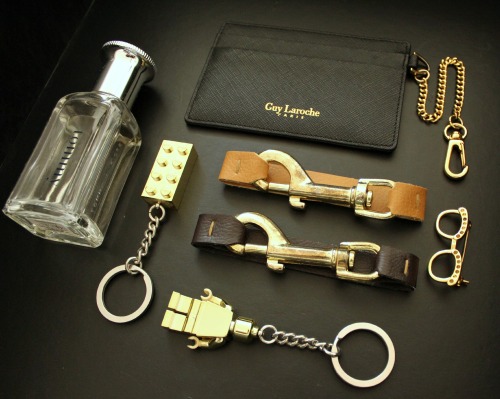 jegssantos:DIY BAG HARDWARE BRACELETI’ve always enjoyed looking at beautiful bags. It’s so interesti