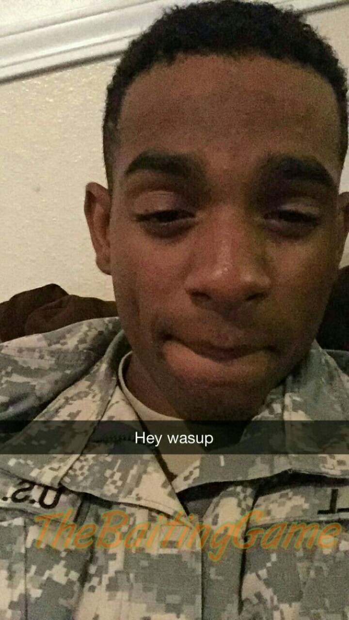thebaitinggame:  Army boy 💪👅  Reblog