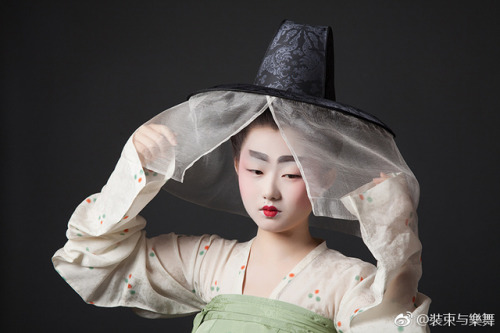 dressesofchina: Recreated Tang dynasty Sancai