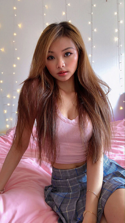 The wrld of Asian babes on instagram show pretty Canadian chicks like her. Oh, Canada ….