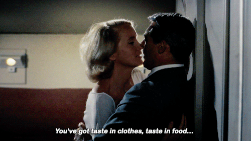 NORTH BY NORTHWEST Dir. Alfred Hitchcock 