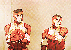 16stolenxpaperthin:  bros before hos && sisters before misters — Prioritizing relationships: you’re doing it rightI am just full of commentary right now but can I pretty please just point out how much I love the fact that the stupid romantic