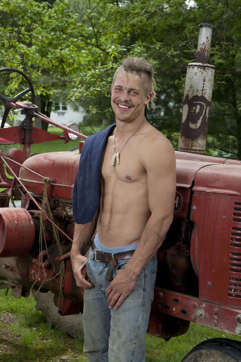 realmenstink:  whitemenworship:  Sexy farm boy  HOT DOWN ON THE FARM !!! 