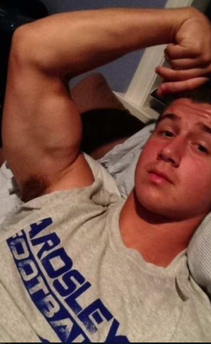 southernfratguy:  SouthernFratGuy • Me • InstaShowOffs