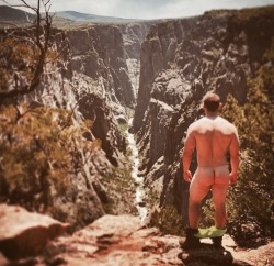 butts-and-vistas: Every vista is better with a butt in it. 