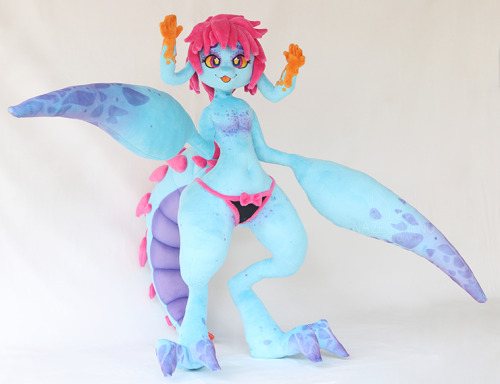 slugboxcreatureart:  nazegoreng: Check my Cteno plush I just finished. Every share helps <3  DA: http://fav.me/daqg2cg   Patreon: http://www.patreon.com/Nazegoreng @slugboxcreatureart  LOOK AT THISSSSS